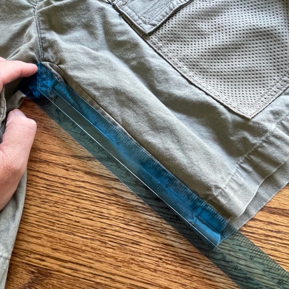 Columbia half moon bay olive/khakish shorts- size Small- - Picture 2 of 8